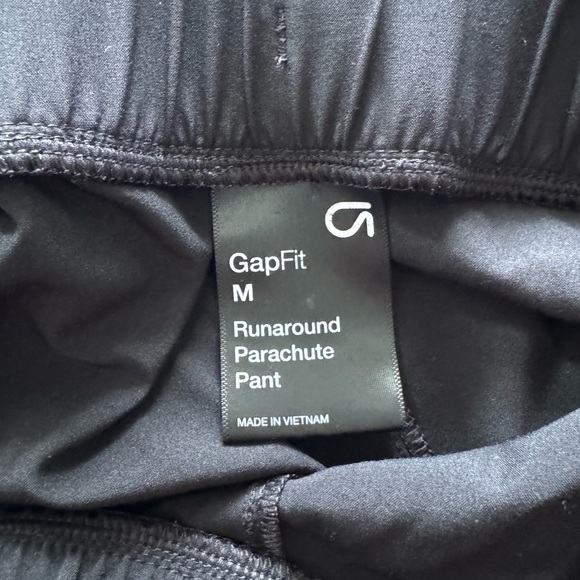 GAPfit Runaround Parachute Pants - Picture 3 of 4